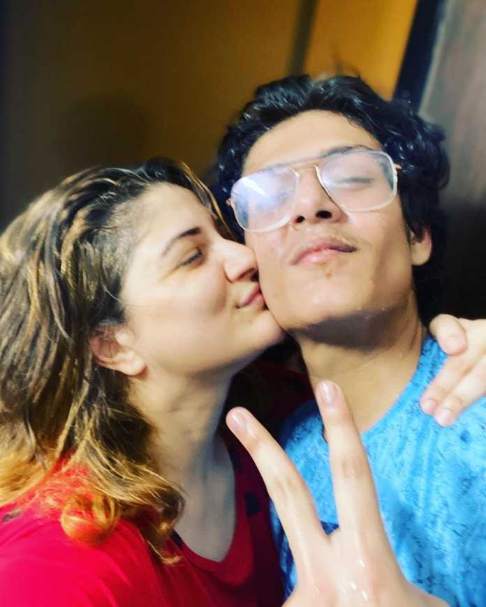 286771-11771936628477822922098283339627276687750524n