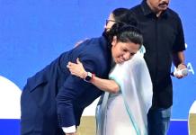 ক্যাপ্টেন হোক: রিচার সংবর্ধনায় প্রশংসায় ভরালেন মুখ্যমন্ত্রী, বঙ্গভূষণ-ডিএসপি-র চাকরি-সহ একগুচ্ছ পুরস্কার