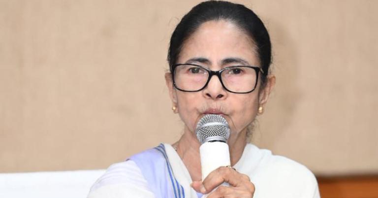 সতর্ক ও সর্বাত্মক লড়াই: ভবানীপুরের বিএলএ-দের বৈঠকে ডেকে বার্তা তৃণমূল নেত্রীর