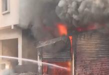 বিধ্বংসী আগুনে পুড়ে ছাই আনন্দপুরের গুলশন কলোনির রংয়ের গুদাম