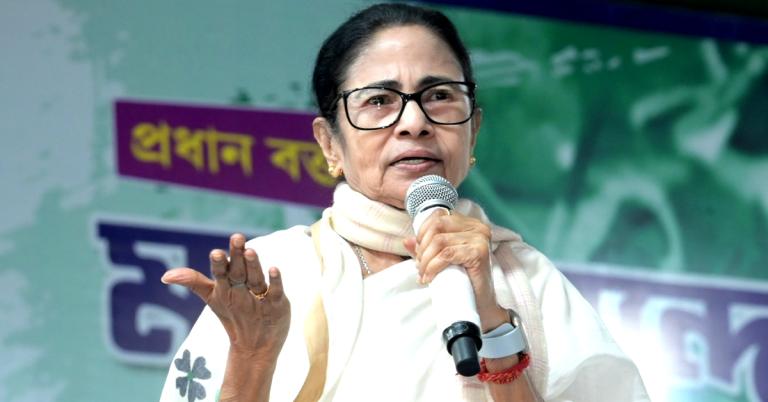 বেনিয়ম, পদ্ধতির ভুল, প্রশাসনিক গাফিলতি: SIR নিয়ে তোপে জ্ঞানেশকে চিঠি মমতার