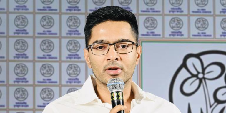 ফের রাজনৈতিক ময়দানে অভিষেক, শনিবার মৃতদের পরিবারের সঙ্গে দেখা করবেন সাংসদ