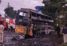 মধ্যরাতে কর্নাটকের ট্রাক-বাসের ভয়াবহ সংঘর্ষে ঝলসে মৃত্যু অন্তত ১০ জনের