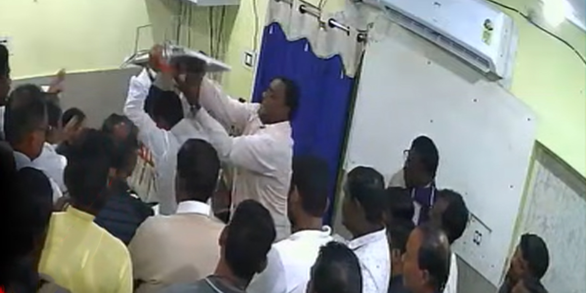 ওড়িশায় বিধায়কের দাদাগিরি! তাণ্ডব বিডিও অফিসে