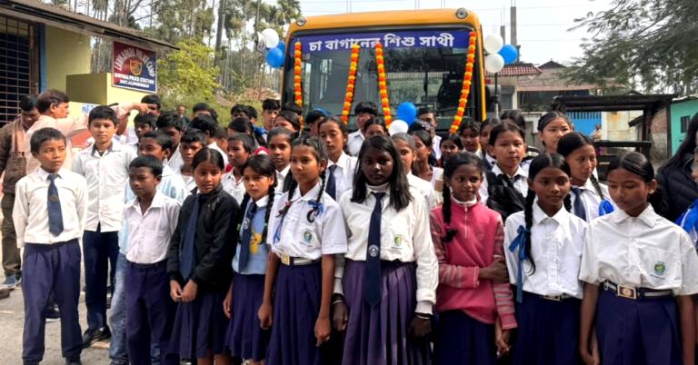 চা-বাগানের শিশুসাথী: মুখ্যমন্ত্রীর উদ্যোগে চা-বাগানে স্কুলবাস, নিরাপদ পথে পড়ুয়ারা