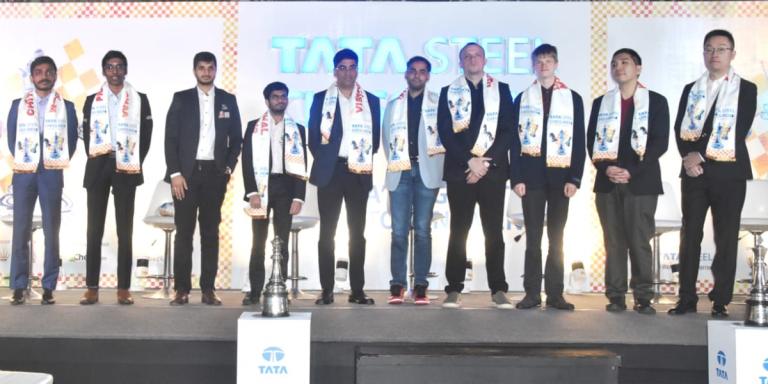 ছয় বছর পর কলকাতায় ‘প্রত্যাবর্তন’, প্রজ্ঞা-অর্জুনের সঙ্গে দাবার লড়াইয়ে আনন্দ