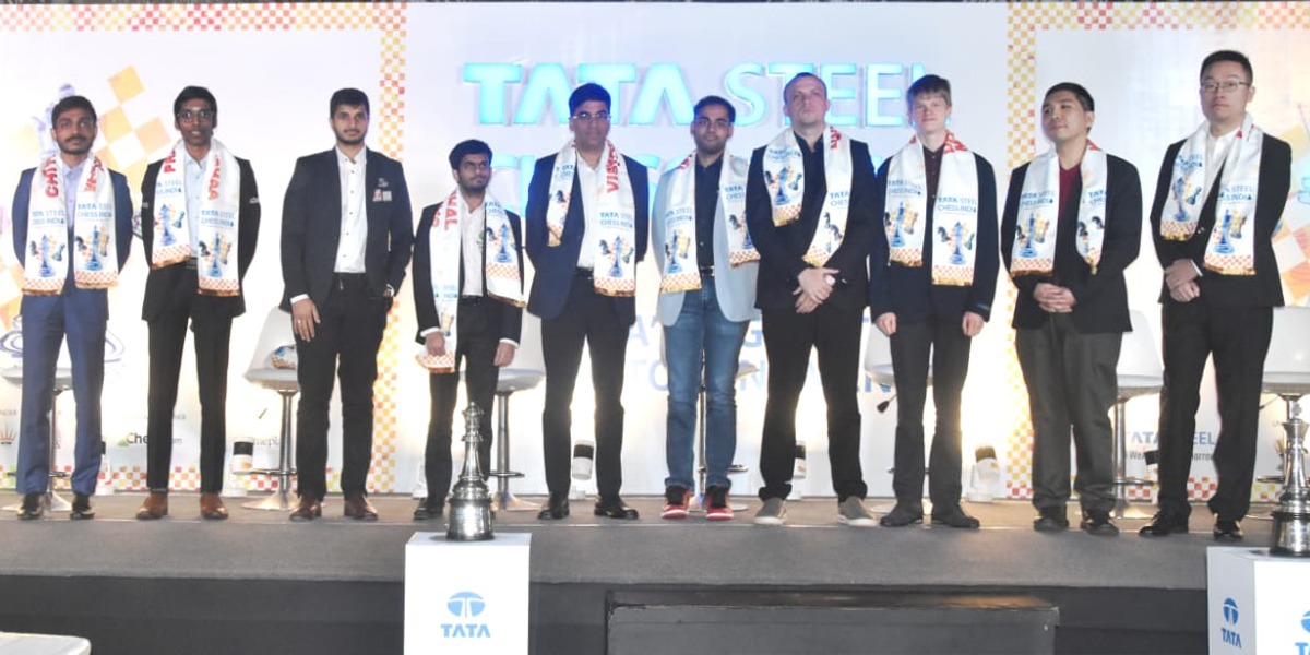 ছয় বছর পর কলকাতায় ‘প্রত্যাবর্তন’, প্রজ্ঞা-অর্জুনের সঙ্গে দাবার লড়াইয়ে আনন্দ