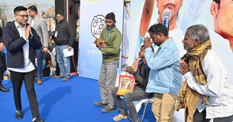 ফিরে যেতে দেব না, কর্মসংস্থান নিয়ে কথা বলব মুখ্যমন্ত্রীর সঙ্গে: পরিযায়ী শ্রমিকদের আশ্বাস অভিষেকের, চালু হেল্প লাইন