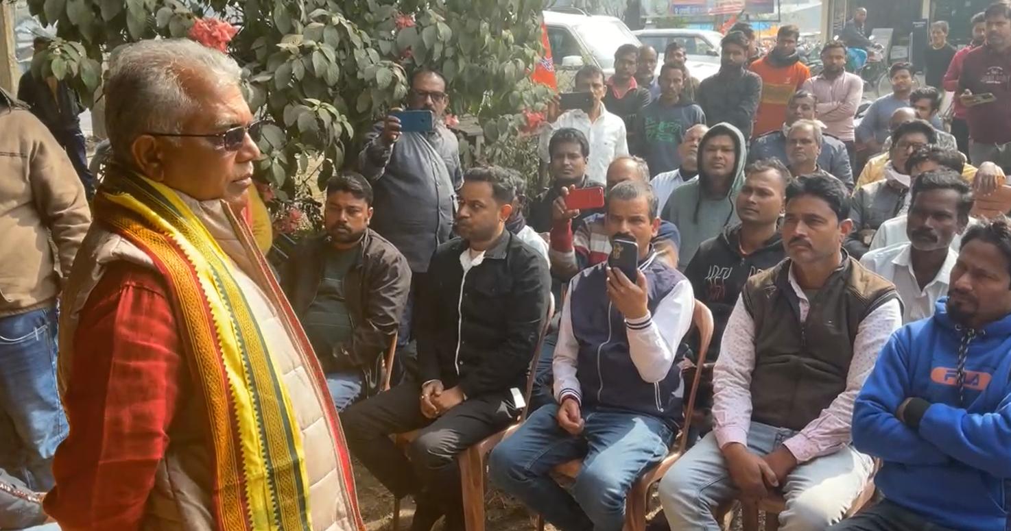 এই নির্বাচন আর-পার: উত্তরপ্রদেশের আইন শৃঙ্খলার সঙ্গে বাংলার তুলনা দিলীপের!