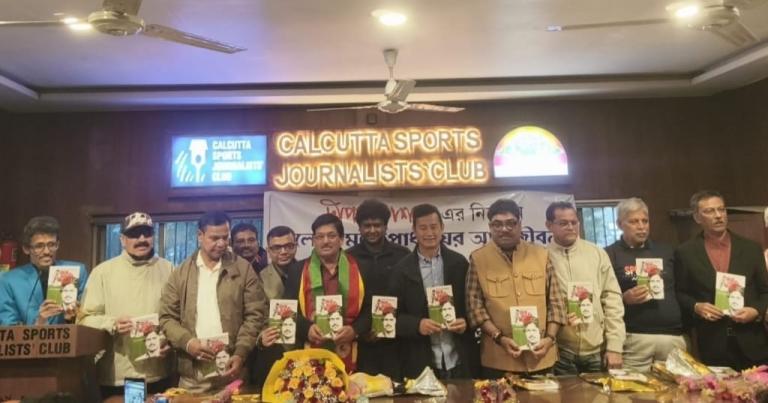 দুই মলাটে অলোকের আত্মজীবনী, উদ্বোধনী অনুষ্ঠানে চাঁদের হাঁট