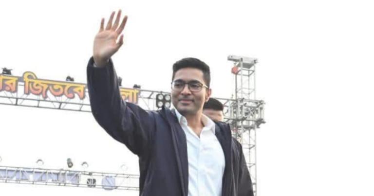 সোমে মিলনমেলায় ডিজিটাল যোদ্ধাদের সঙ্গে বৈঠকে অভিষেক