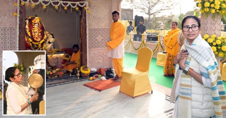 কাঁসর-ঘণ্টা বাজিয়ে কালীঘাটে বগলা মায়ের মন্দিরে পুজোয় অংশগ্রহণ মুখ্যমন্ত্রীর, সঙ্গে গায়িকা ইমন