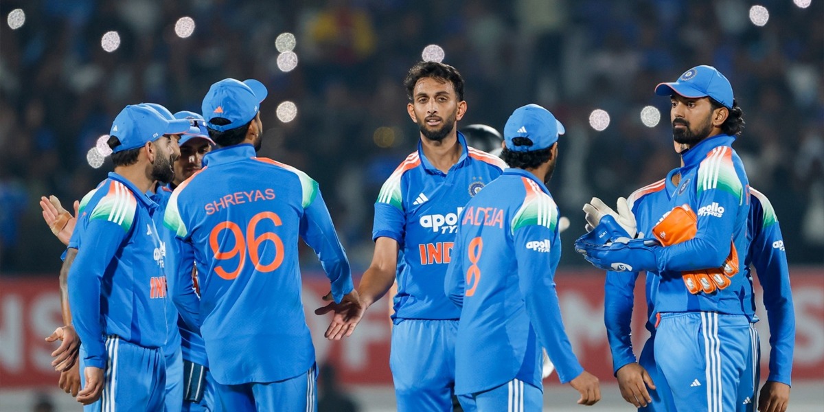 রাজকোটে হতশ্রী বোলিং হর্ষিত-সিরাজদের, গম্ভীরের নীতিতে ব্রাত্যই থেকে যান শামি