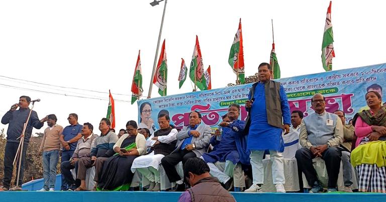 লাইনে দাঁড়িয়ে মানুষ মারছে মোদি সরকার: সিঙ্গুরে সরব তৃণমূল, জেলায় ৩দিন মেগা সভার ঘোষণা