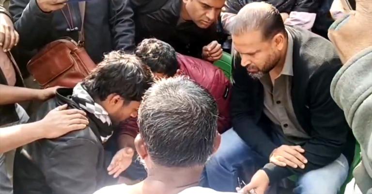 রবিবার বেলডাঙায় ইউসুফ: দেখা করলেন মৃত আলাউদ্দিনের পরিবারের সঙ্গে