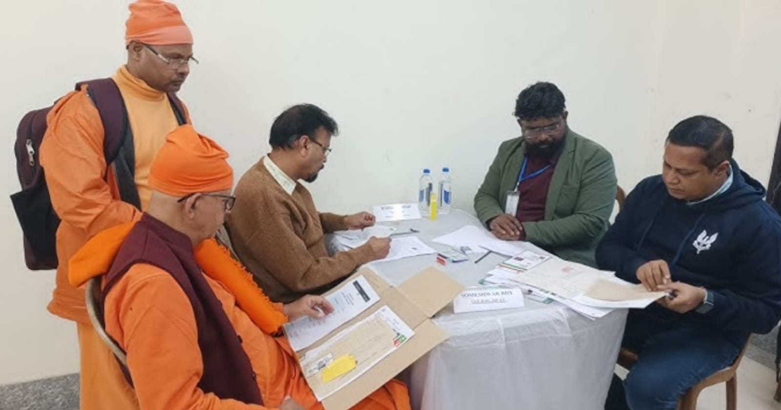 সন্ন্যাসীদেরও রেয়াত নেই! এবার বেলুড় মঠের মহারাজদেরও শুনানিকেন্দ্রে পাঠিয়ে ছাড়ল বিজেপি