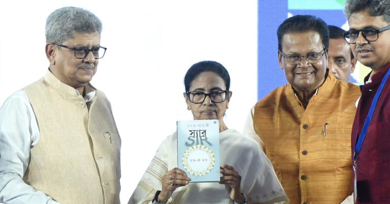 বইমেলাতেও SIR হয়রানির প্রতিবাদ মমতার: লিখেছেন ২৬টি কবিতা, এবার প্রকাশিত আরও ৯টি বই