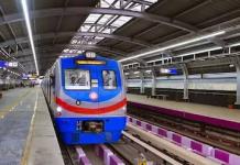 মেট্রোতে আত্মহত্যার চেষ্টা, ছুটির দিনে ব্যাহত পরিষেবা, সমস্যায় যাত্রীরা