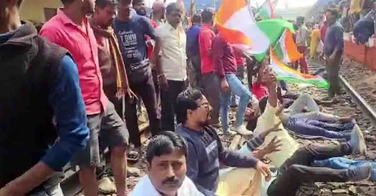 SIR হয়রানির প্রতিবাদে বর্ধমানে রেললাইন আটকে বিক্ষোভ, ব্যাহত ট্রেন চলাচল