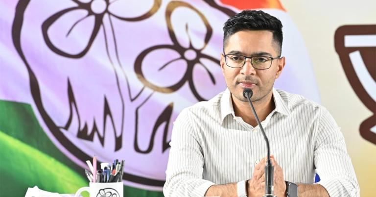 ভোটার দিবসে জোড়া কর্মসূচি ঘোষণা অভিষেকের: ব্লকে ব্লকে তৃণমূলের প্রতিবাদ মিছিল, কমিশনে প্রতিনিধিদল