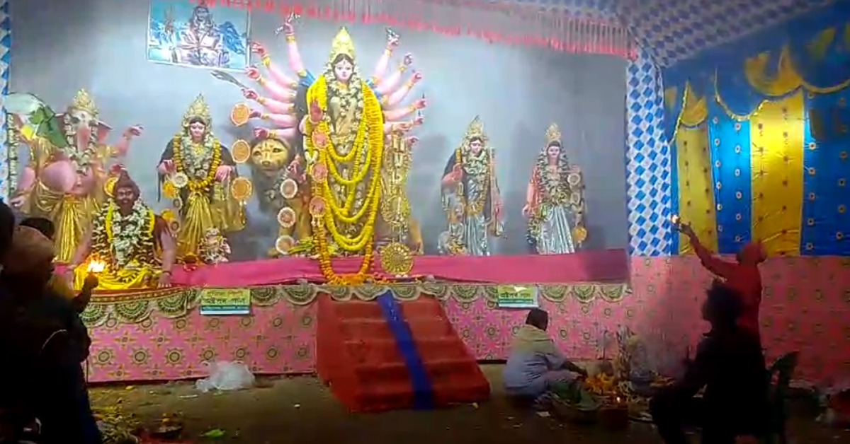 অকাল দুর্গোৎসব: ১০৮ ফোঁটা অশ্রুজলে কুরিটে সন্ধিপুজো অষ্টাদশভূজা দুর্গার