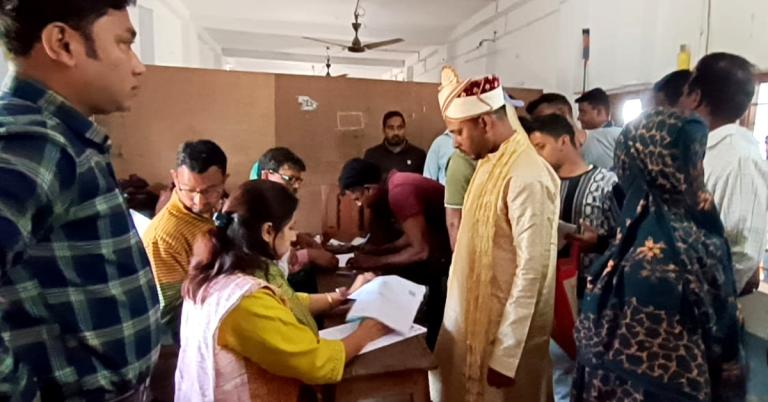 বিয়ের দিনে SIR শুনানিতে ডাক! বরযাত্রী নিয়ে হেয়ারিং সেন্টারে হাজির বর
