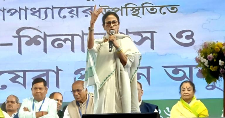 “জমি কেড়ে নয়, কৃষিও চলবে-শিল্পও চলবে”: ১০৭৭টি প্রকল্পের উদ্বোধন-৬১৬টির শিলান্যাস করে বার্তা মুখ্যমন্ত্রীর