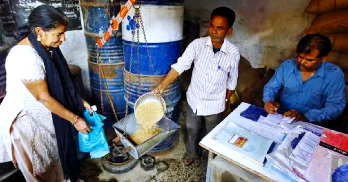 রেশন ব্যবস্থায় কড়া নজরদারি: এবার অ্যাপেই জমা পড়বে ডিস্ট্রিবিউটরদের গুদাম পরিদর্শনের রিপোর্ট