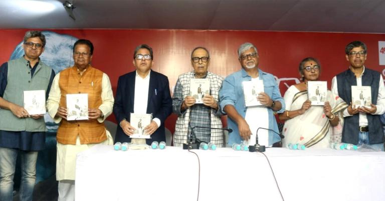 'আমার চেয়ে কম জানে না': আলাপনের নতুন বই ‘বাঙালির মন’ প্রকাশ করে অকপট শীর্ষেন্দু মুখোপাধ্যায়