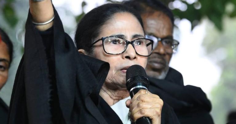 SIR বিরোধিতায় বড় কর্মসূচির পথে তৃণমূল! মঙ্গলের দুপুরে বঙ্গভবনে সাংবাদিক বৈঠক মুখ্যমন্ত্রীর