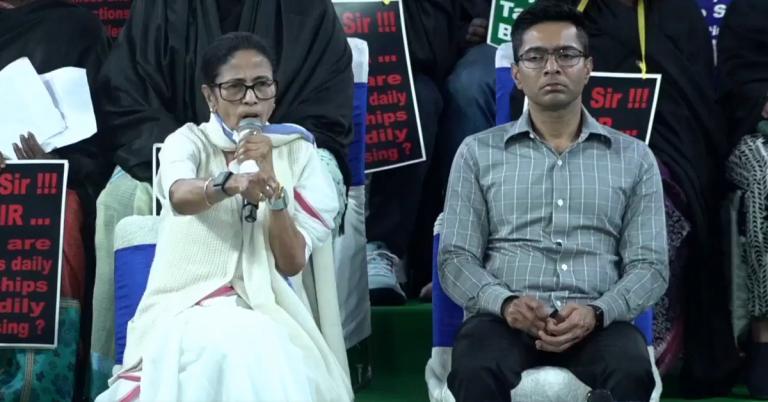 বাংলায় সুপার ইমার্জেন্সি চলছে, সাহস থাকলে রাজনৈতিক-গণতান্ত্রিক লড়াই করুন: দিল্লিতে চ্যালেঞ্জ মমতার