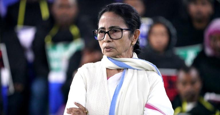 আরও বড় ব্যবধানে জিতব: দিল্লি থেকে বাংলা জয়ের বার্তা তৃণমূল সভানেত্রীর