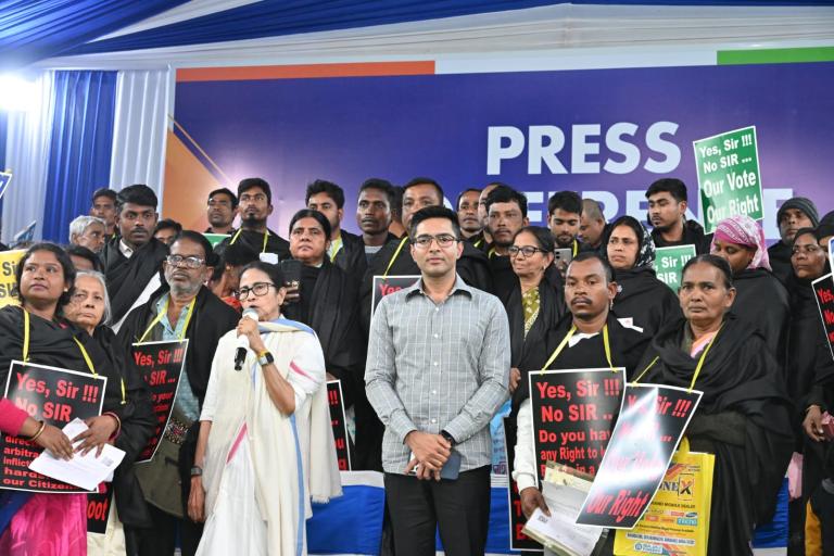 মানবিক! দিল্লিতে এসআইআর পীড়িতদের পাশে মুখ্যমন্ত্রী, করলেন চিকিৎসার সব ব্যবস্থাও