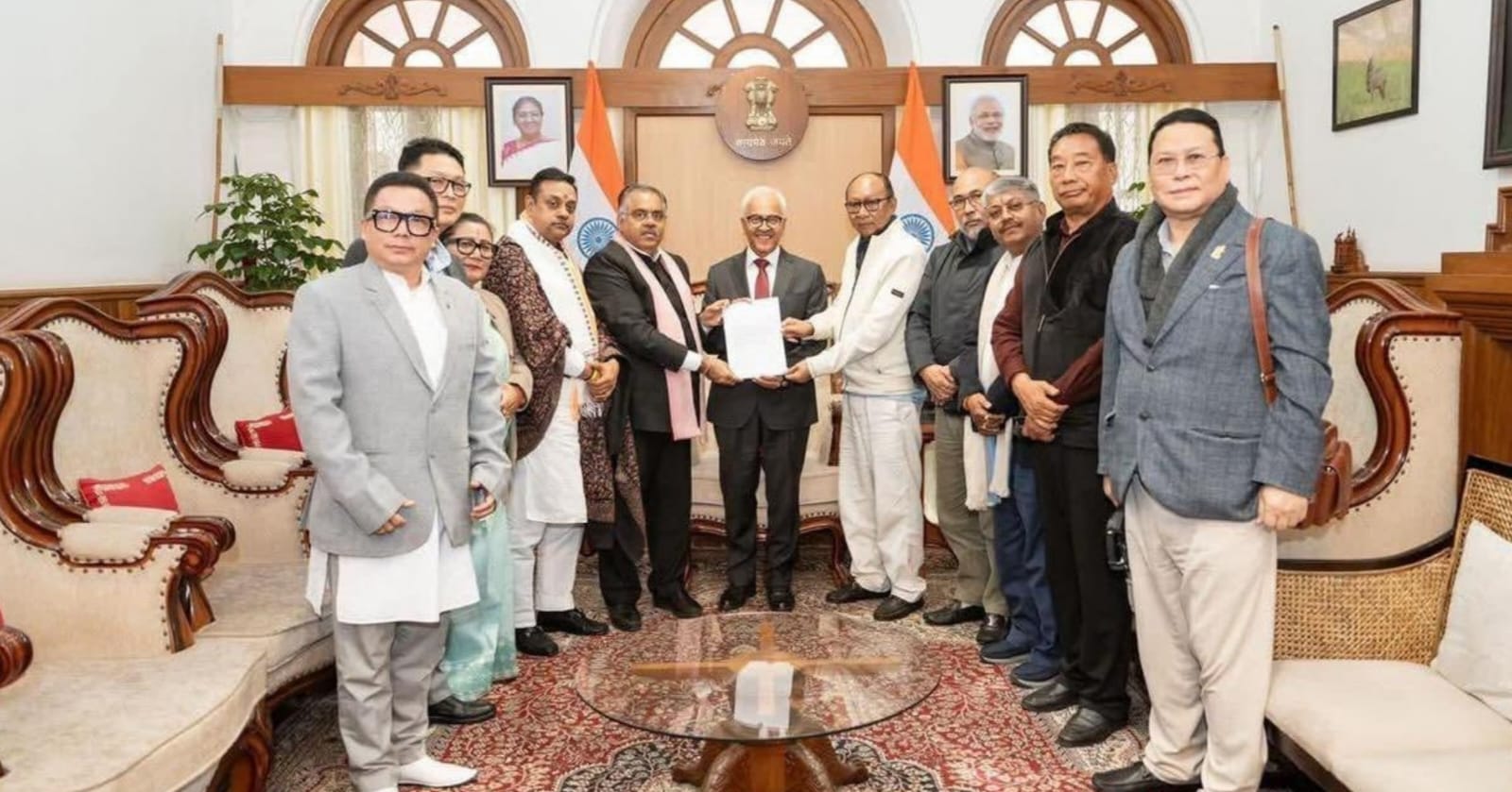 তিন জনগোষ্ঠীর আস্থা অর্জনের চেষ্টা: দিল্লিতে শপথ মনিপুরের মুখ্যমন্ত্রী ও দুই উপ-মুখ্যমন্ত্রীর