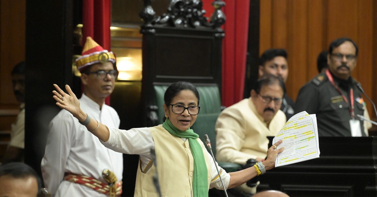 বাংলার মহিলাদের হাসি চওড়া, বাড়ল ‘লক্ষ্মীর ভাণ্ডার’-এর আর্থিক সাহায্য