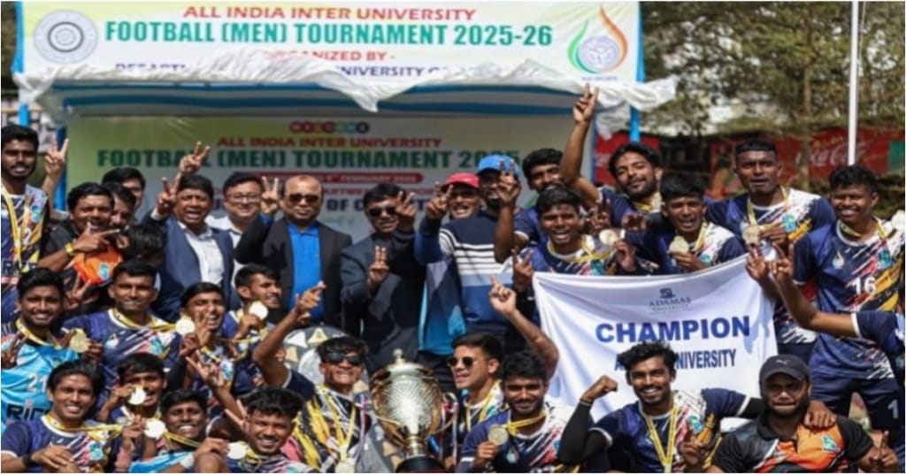 ফুটবল মাঠে সাফল্য অব্যাহত, কলকাতাকে বিশ্ববিদ্যালয়কে হারিয়ে চ্যাম্পিয়ন অ্যাডামাস