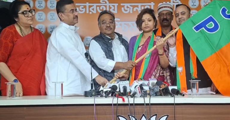 বড়কন্যা তৃণমূলে, এবার বিজেপি-তে ক্ষিতির ছোটকন্যা কস্তুরী!