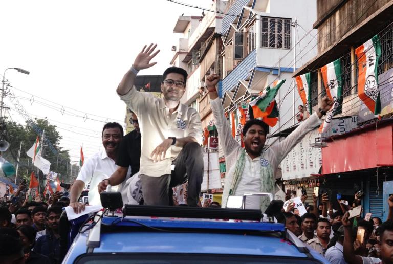 ‘তৃণমূলের জয় এখন শুধু সময়ের অপেক্ষা’, নোয়াপাড়ার জনজোয়ারে আত্মবিশ্বাসী অভিষেক
