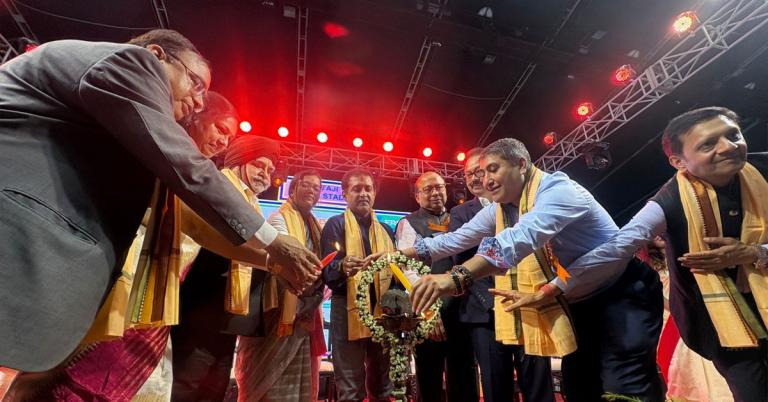 নেতাজি ইন্ডোরে শুরু 'এডুকেশন ইন্টারফেস ২০২৬', কেরিয়ারের দিশা খুঁজতে ভিড় পড়ুয়াদের 