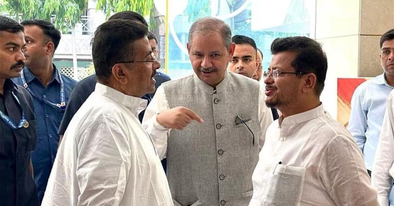 বঙ্গভবনে ৪০ সেকেন্ডের সাক্ষাৎ শুভেন্দু-ঋতব্রতর, কী কথা হল!